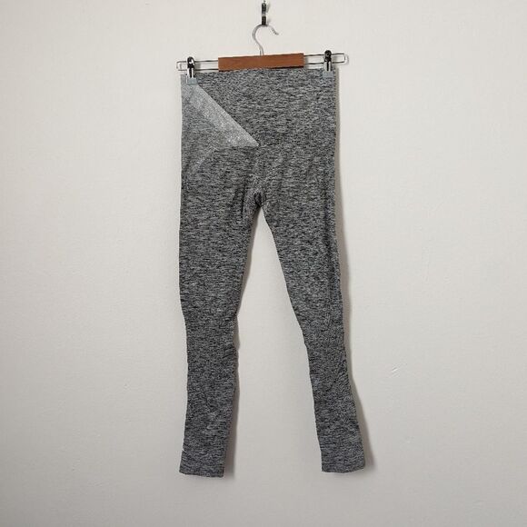LNDR grey silver stripe Comet Sparkle sports bra leggings matching set - Picture 7 of 8